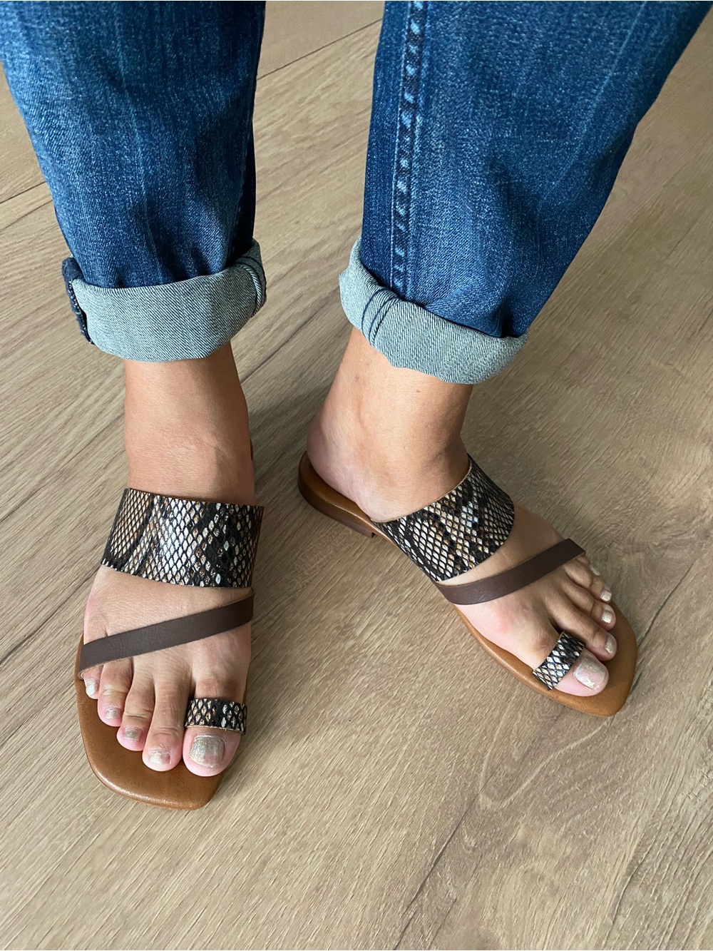 Sophia Milano Italy Brown Snake-Print Toe Loop Sandals 6.5 new in box